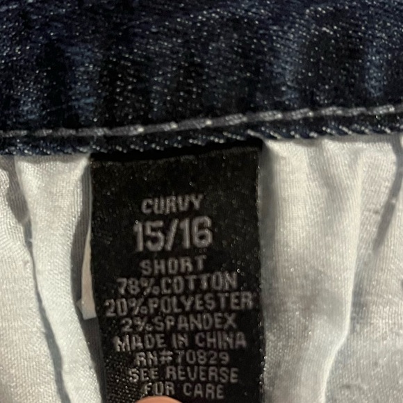 Rue21 Women's Dark Denim Frayed Shorts 15/16 Curvy - Picture 5 of 5